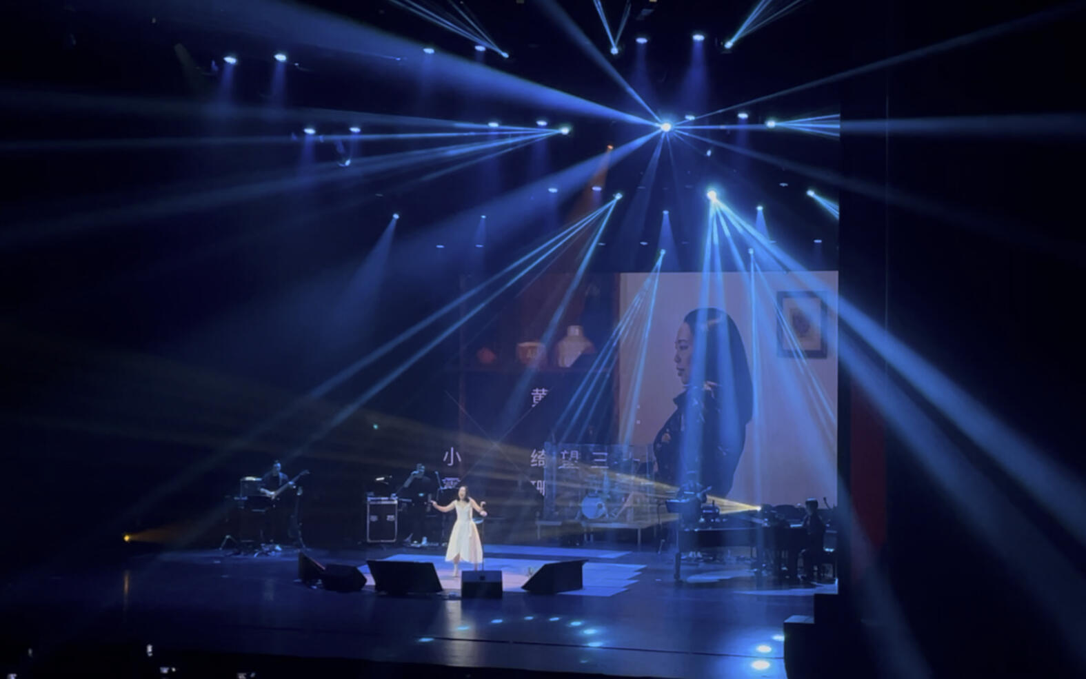 感觉好听的歌曲：小霞《我的美丽》